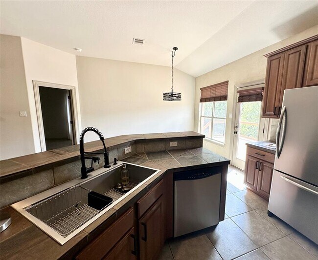 Building Photo - 15105 Cavalier Canyon Dr
