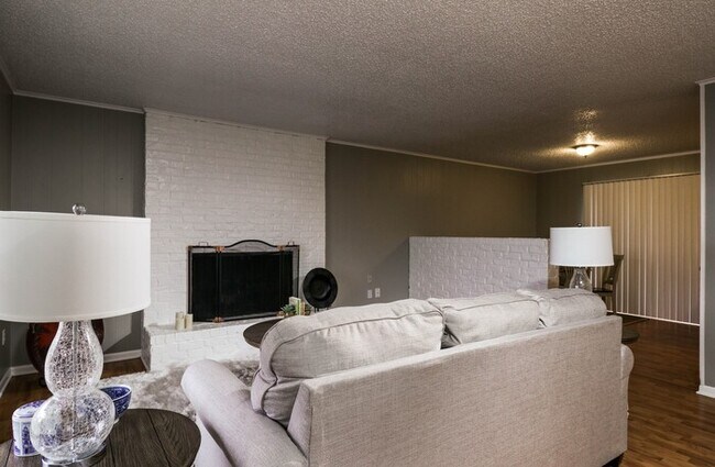 Building Photo - 2 Bedroom Town house for Rent in Lindale!