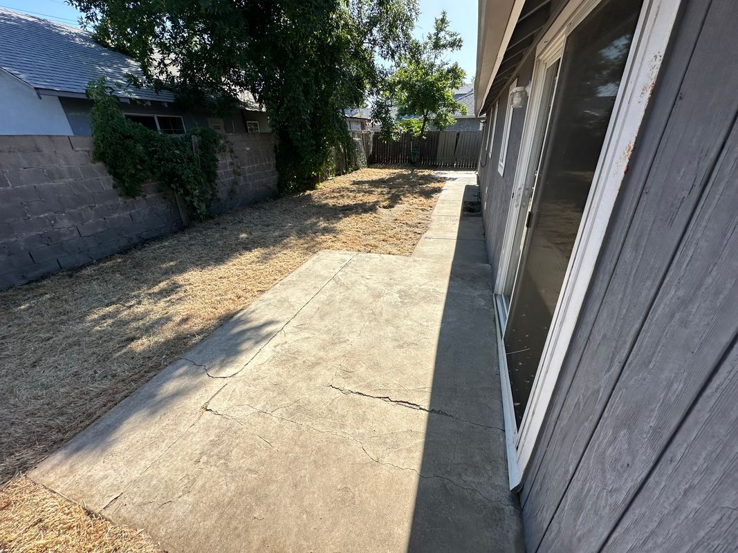 Building Photo - 672 Las Palmas Ave