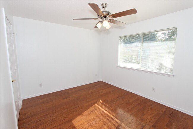 Building Photo - 3311 Twelve Oaks Ln