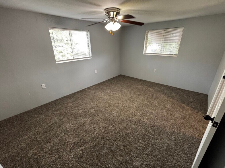 Building Photo - 1461 Collier Ave