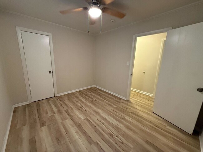 Building Photo - 828 Willow Pl