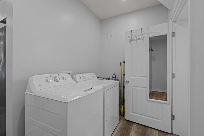 Building Photo - 360 Island Rd