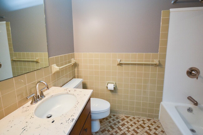 Building Photo - 1725 40th St NW