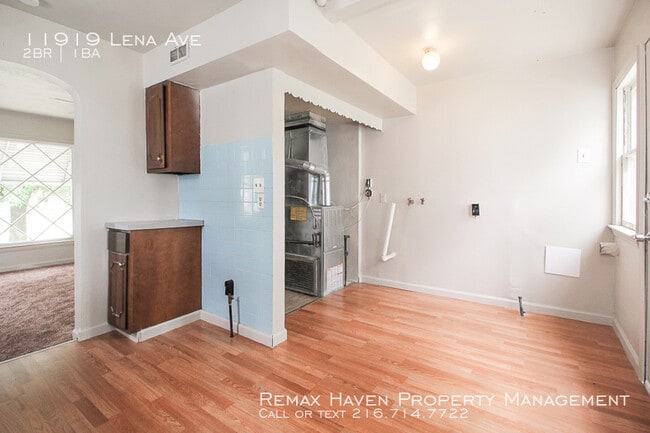 Building Photo - 11919 Lena Ave