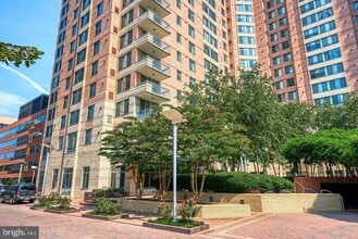Building Photo - 851 N Glebe Rd