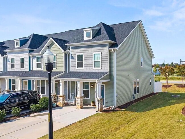 Building Photo - 109 Shallons Dr