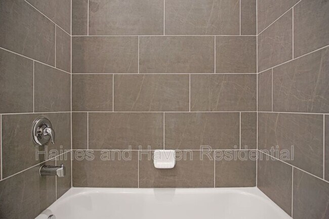 Building Photo - 1315 Normandy Dr