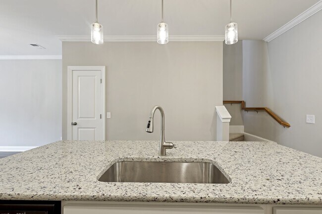 Building Photo - Spacious townhome with a wooded view! Spec...
