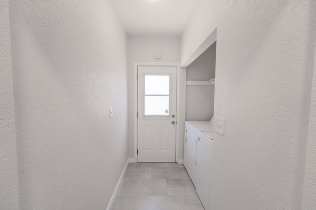Building Photo - Beautifully updated 2 bed, 2 bath single-family home in Logan Heights