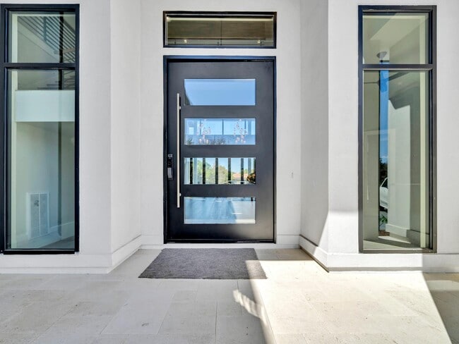 Building Photo - 330 Kelly Plantation Dr