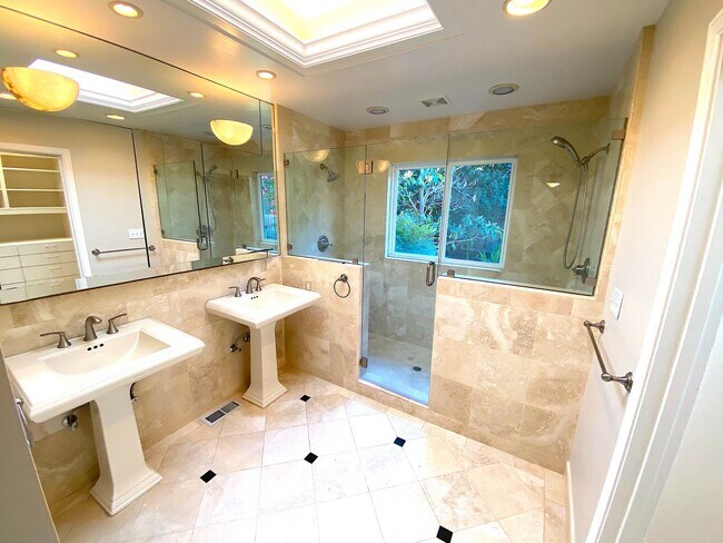Building Photo - Beautiful 3 Bed + 2 Bath Los Altos Home - ...