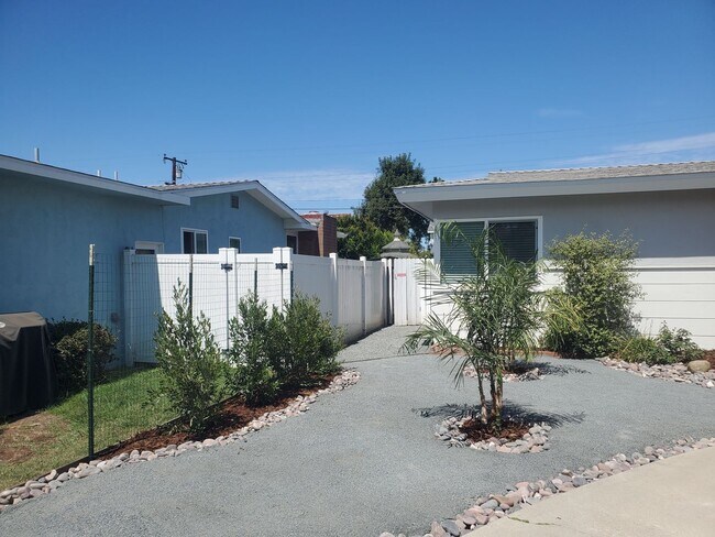 Building Photo - Recently Upgraded and Refreshed House with Pool and Casita
