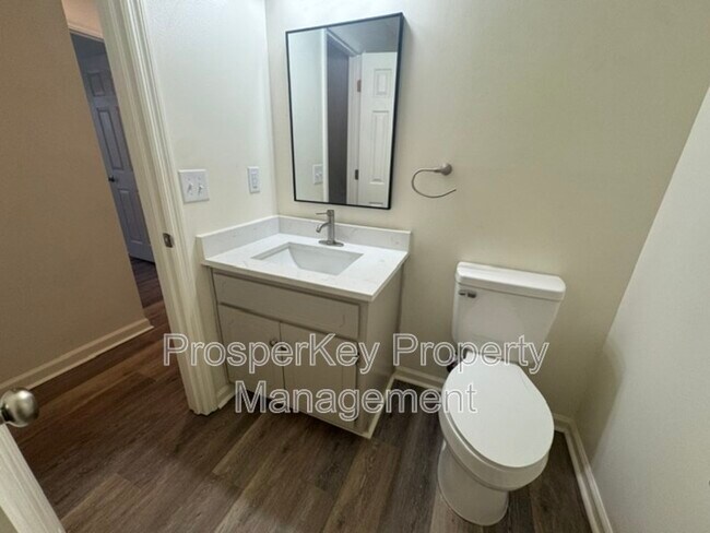 Building Photo - 802 27th Ave