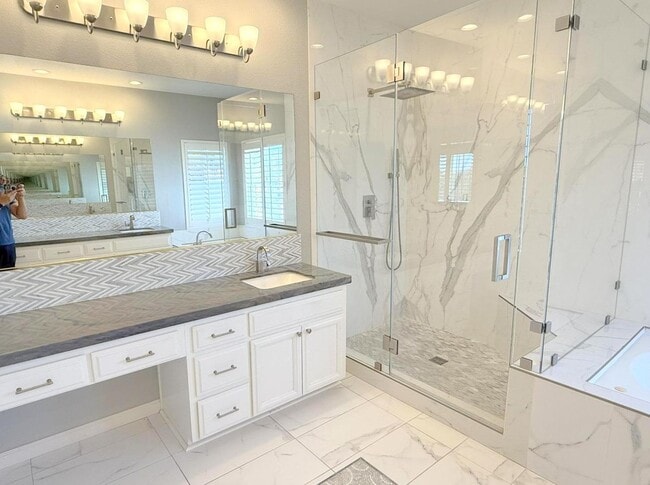 Building Photo - Beautifully Remodeled Modern Home In Wests...