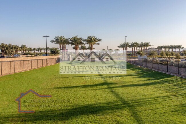 Building Photo - 9638 E Tesla Ave