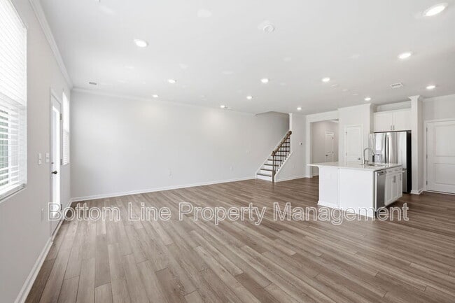 Building Photo - 5038 Kota St