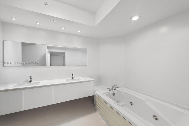 Building Photo - 4779 Collins Ave