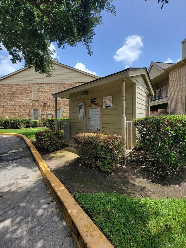 Building Photo - 1515 Sandy Springs Rd