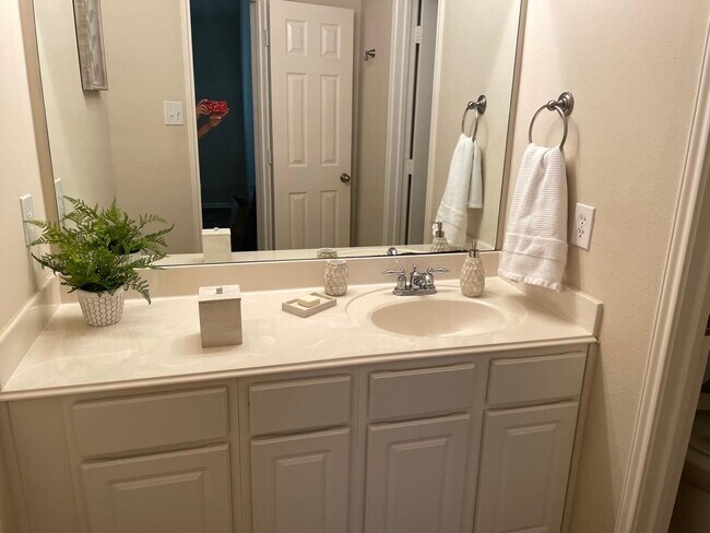 Building Photo - 31 W Spindle Tree Cir