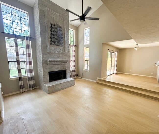 Building Photo - 12303 Longfellow Dr