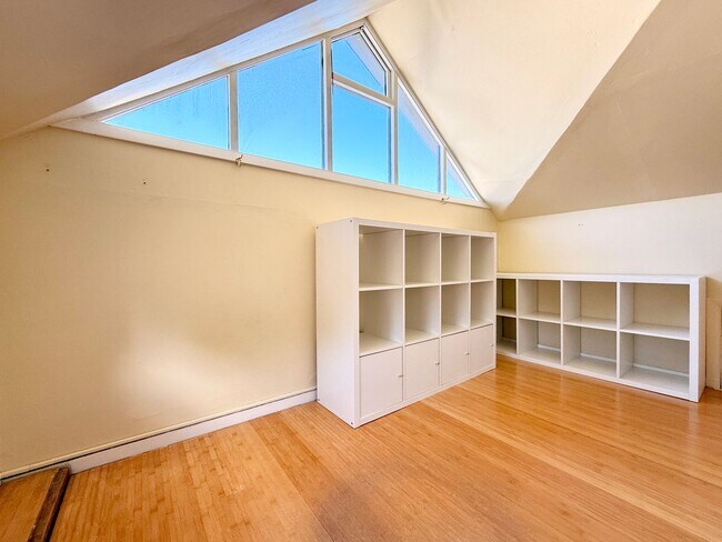 Building Photo - Beautifully Renovated Single-Family Home i...