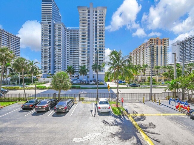 Building Photo - 2049 S Ocean Dr