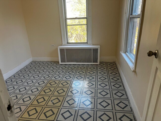 Building Photo - 28 Lincoln St