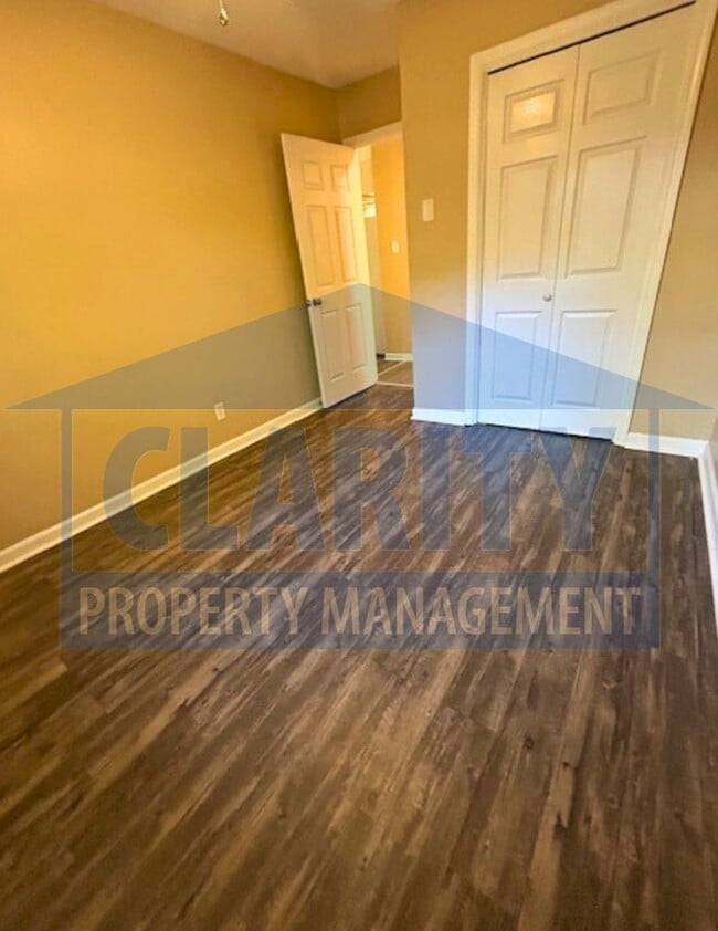 Building Photo - Charming 3 Bedroom, 1 Bath Home with Garag...