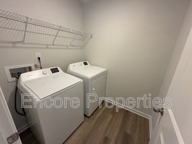 Building Photo - 3219 Bailey Lk Dr