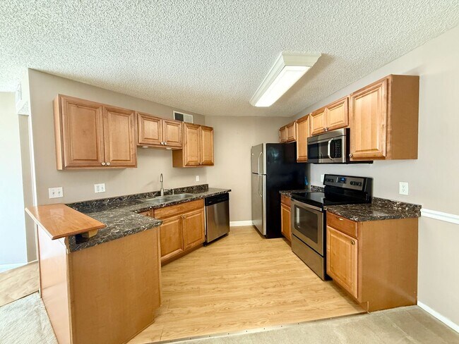 Building Photo - Belleair Village Condo 1/1 Open floor plan