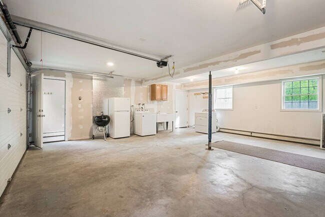 Building Photo - 1439 NY-9P