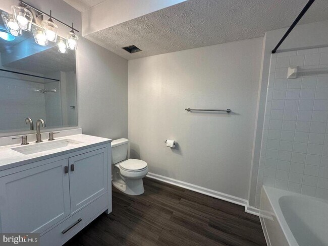 Building Photo - 25905 Ridge Manor Dr