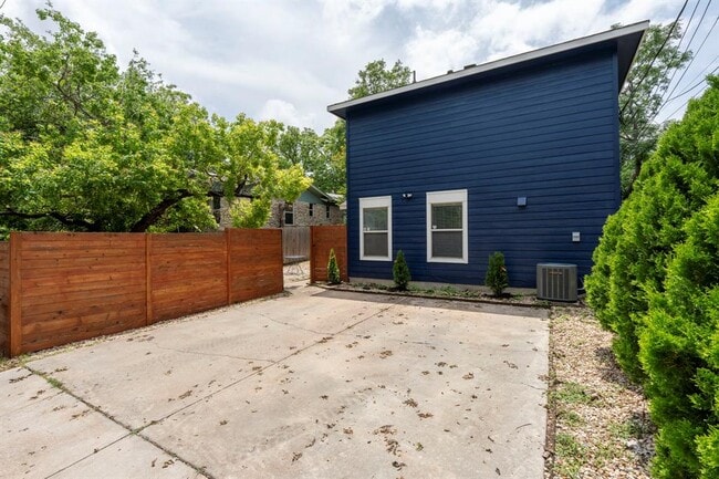 Building Photo - 1803 Maple Ave