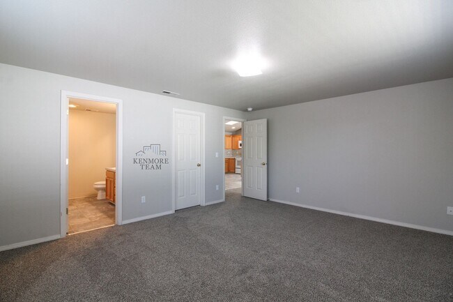Building Photo - 7611 Pender Dr