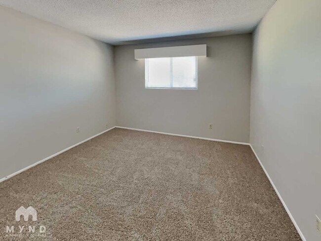 Building Photo - 537 E Laguna Dr