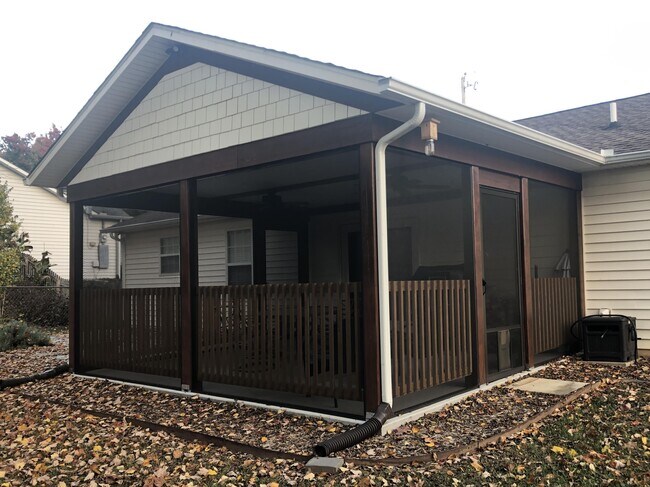 Building Photo - 5616 Jamaica Ln