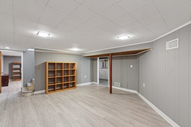 Building Photo - 9225 Karlov Ave