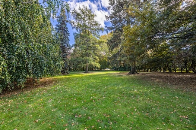 Building Photo - 1397 East Ave