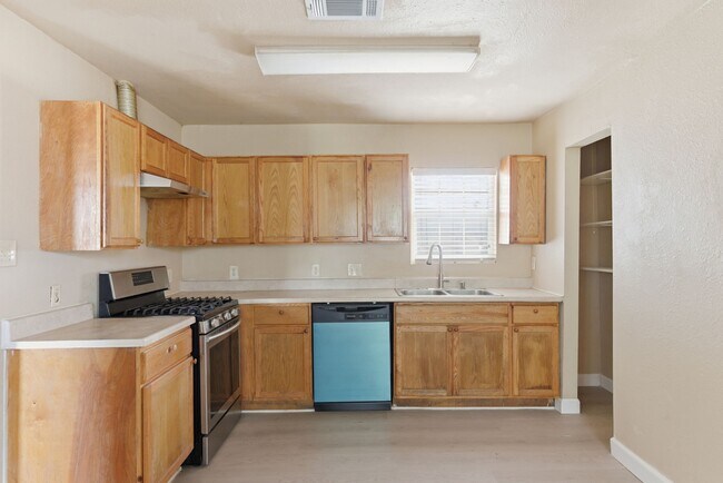 Building Photo - 2411 Leffingwell St
