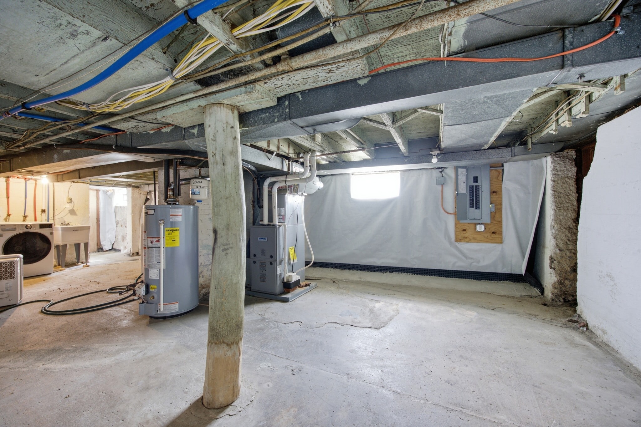 Building Photo - 827 Hinnerman St