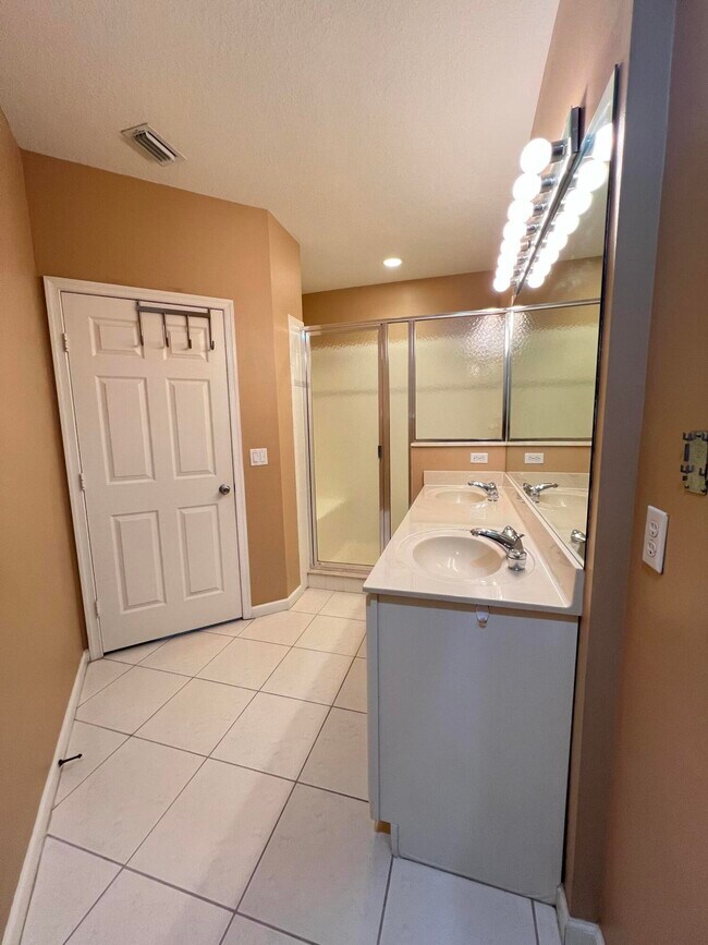 Building Photo - 8314 Mulligan 2221 Cir