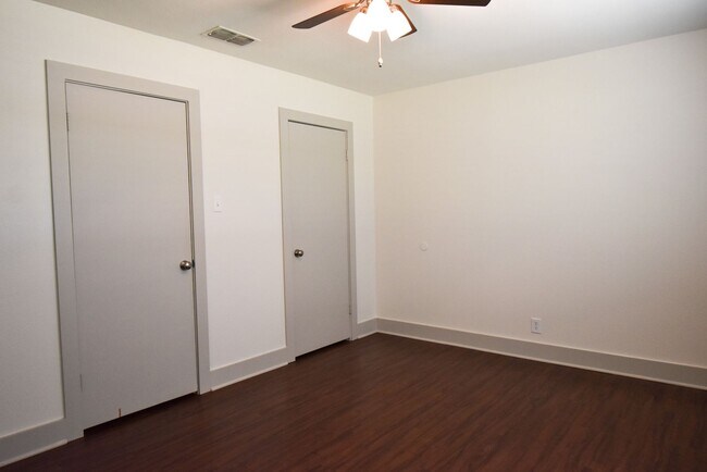 Building Photo - Lease Takeover Opportunity Available! 3 Be...