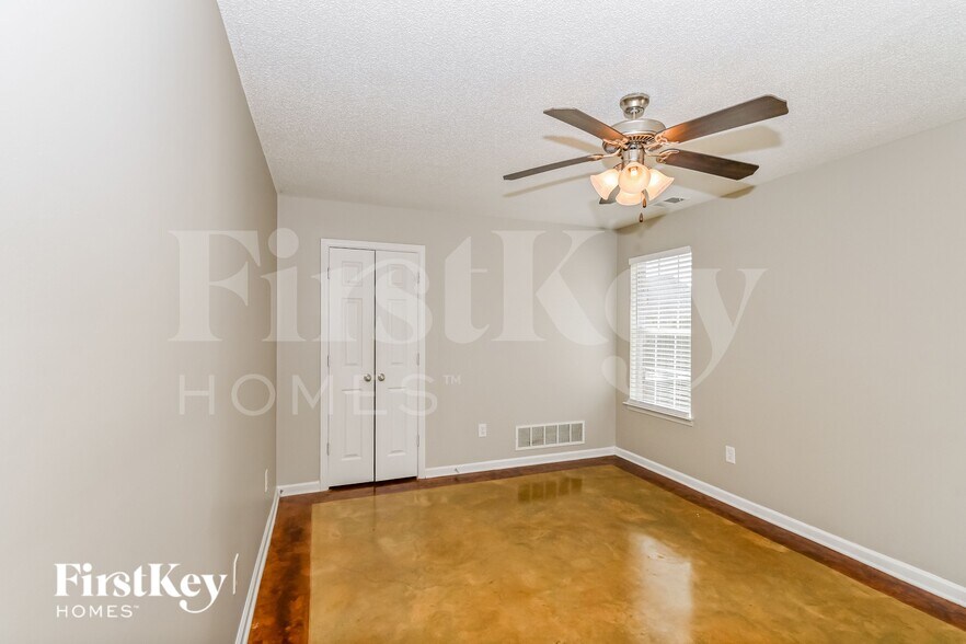 Building Photo - 9843 White Poplar Dr