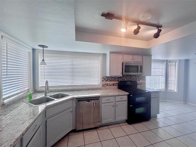 Building Photo - 18519 Sweetjasmine Ln