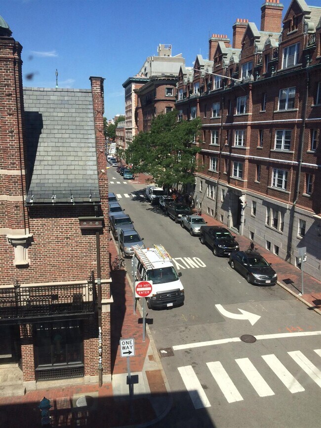 Building Photo - 40 Bow St