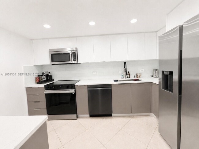 Building Photo - 20505 E Country Club Dr