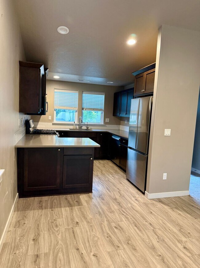 Building Photo - 518 Belville Pl