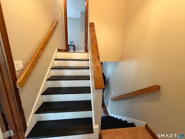 Building Photo - 60 Old Town Rd