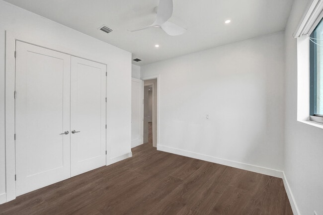 Building Photo - 5939 Brookfield Cir W